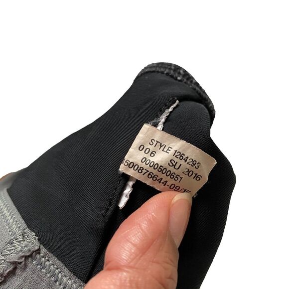 Under Armour Sports Bra Size L Gray/Black Pre-owned - Picture 5 of 6